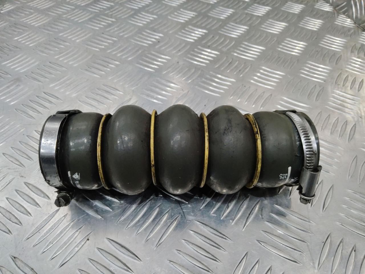 патрубок интеркулера Peugeot 5008 1 поколение 2012, 1.6 л., дизель, МКПП, 9683725580 - фото №1