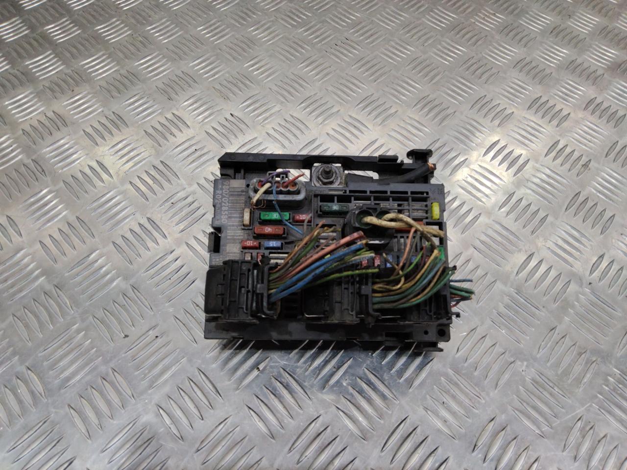 блок предохранителей Peugeot 5008 2 поколение 2017, 9807028580, R02 - фото №1