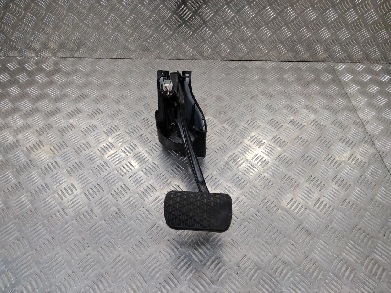 педаль тормоза Mercedes-Benz E-Класс W212/S212/C207/A207 2011, A2042902001 - фото №1