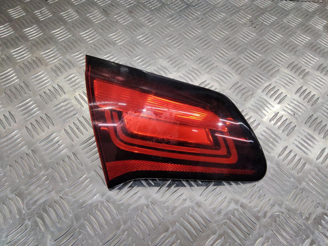 фонарь крышки багажника левый Citroen C4 2 поколение 2015, хетчбэк 5 дв., 9808624880 - фото №1