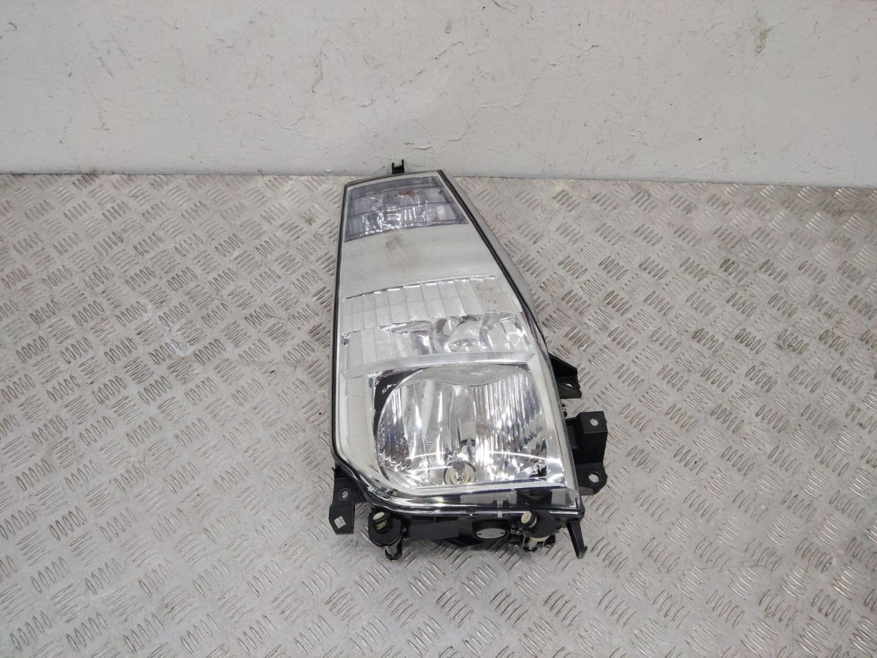 фара правая Nissan Cabstar F24 2015, 26010LC60A - фото №1