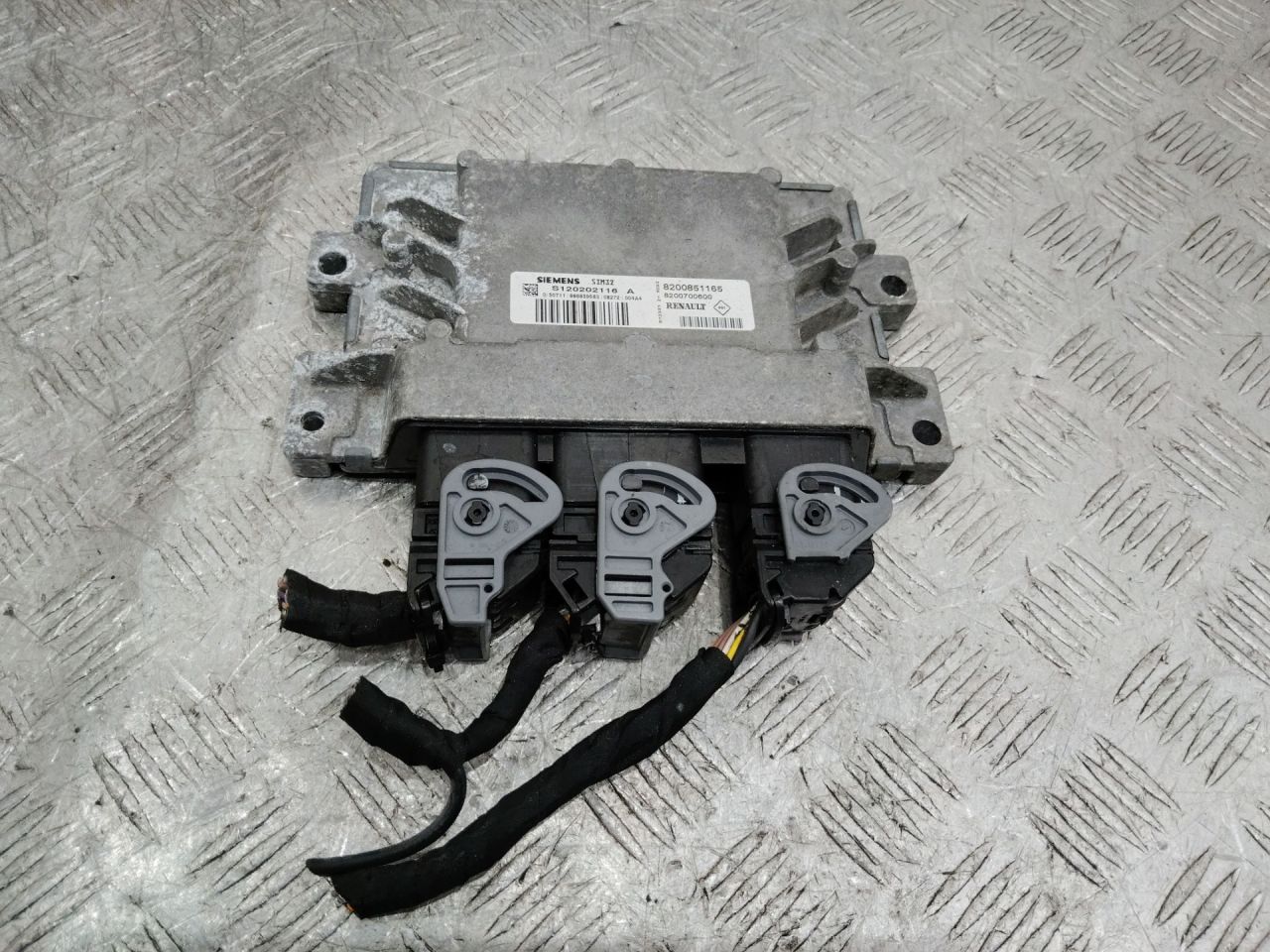 блок управления двигателем Renault Clio 3 поколение 2009, 1.2 л., D4F 784, бензин, МКПП, 8200851165 - фото №1