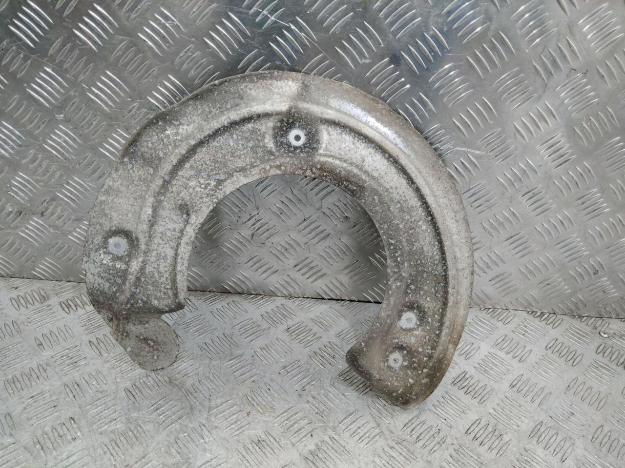 защитный кожух тормозного механизма BMW X7 G07 2022, 4.4 л., бензин, 6871903 - фото №1