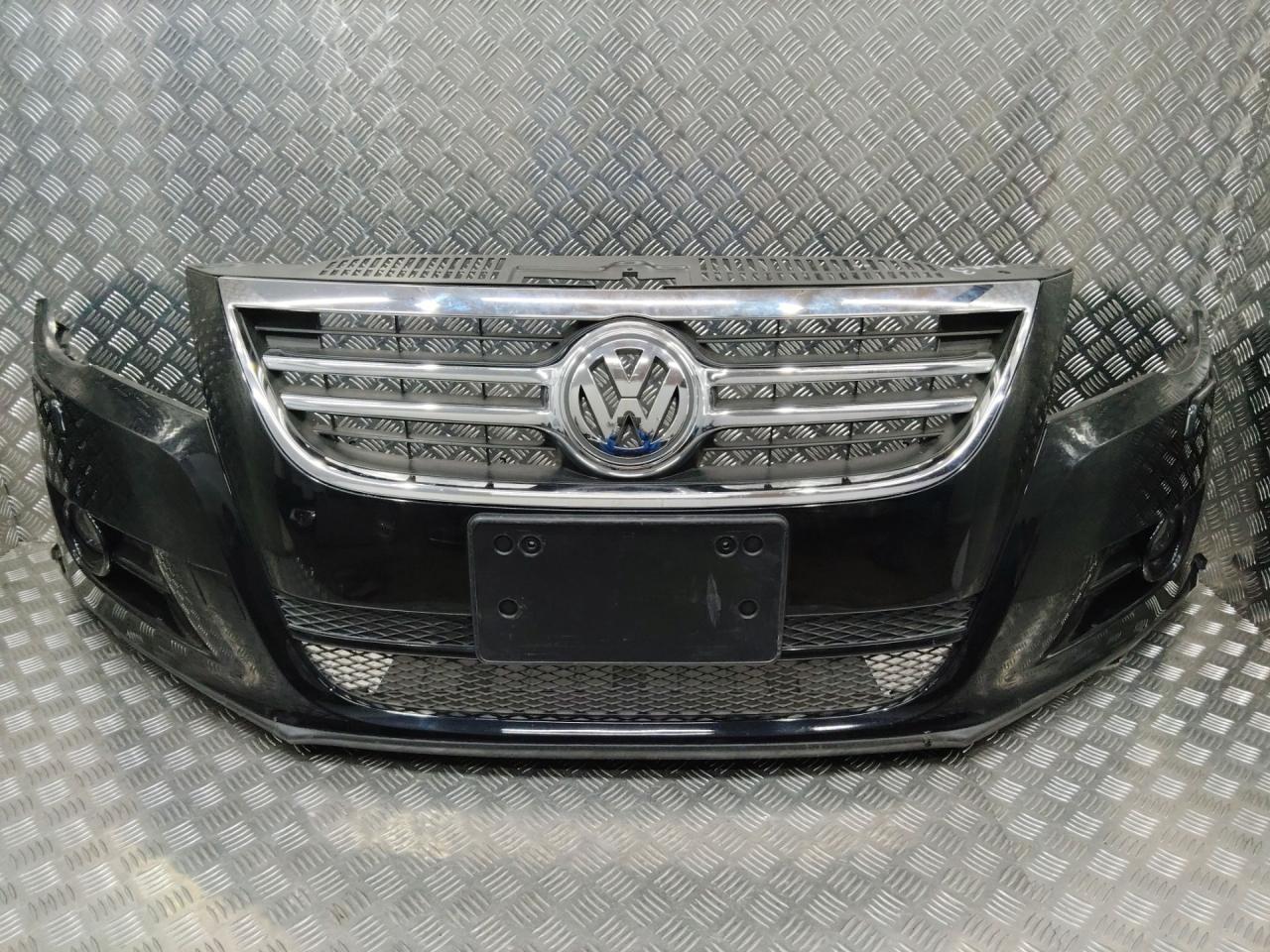 бампер передний Volkswagen Tiguan 1 поколение 2009, 5N0807221 - фото №1