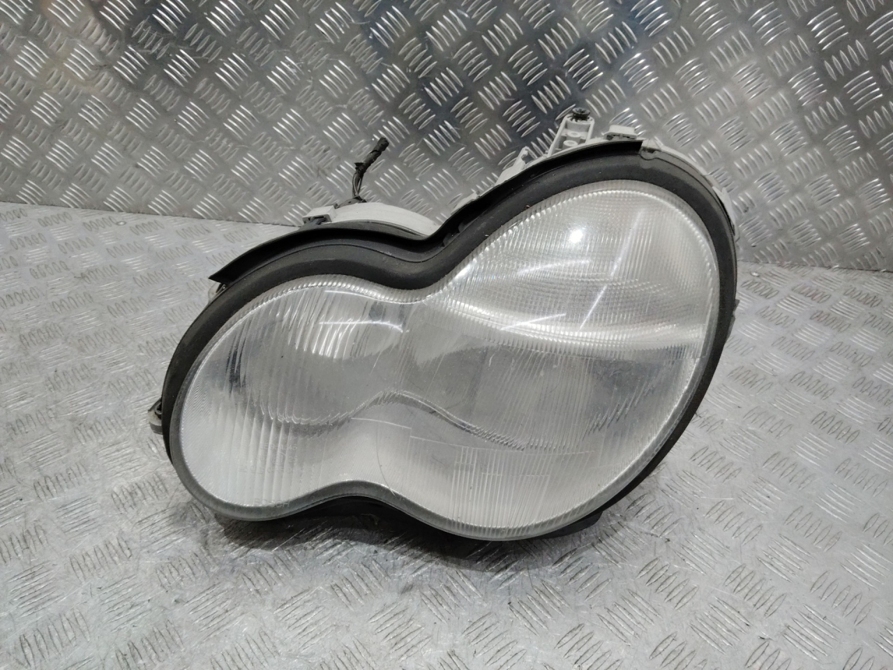 фара левая Mercedes-Benz C-Класс W203/S203/CL203 2003, A2038200161 - фото №1