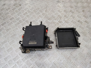 блок предохранителей Renault Megane 3 поколение 2009, 284B60008R
