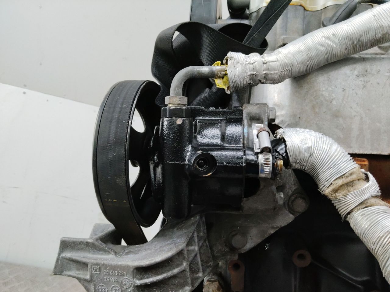насос гидроусилителя руля Opel Astra F 1994, 1.4 л., C 14 SE, бензин, 90409232 - фото №1