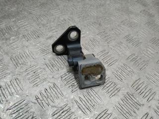 петля двери Volkswagen Jetta 5 поколение 2005