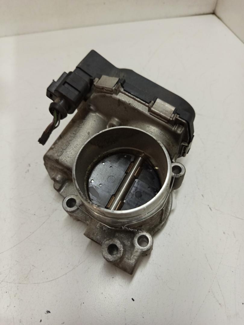 заслонка дроссельная Volkswagen Passat B6 2006, 2.0 л., бензин, 06F133062B, A2C53079712, 06F133062S - фото №1