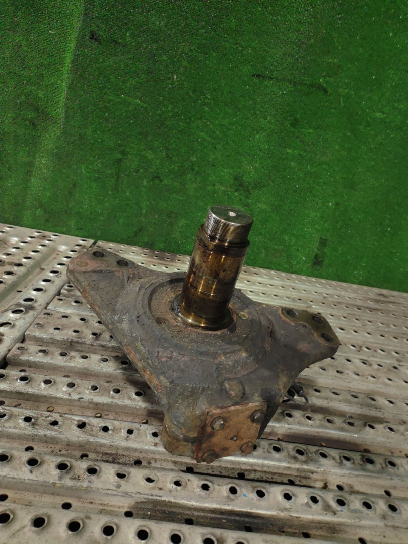 кулак поворотный правый DAF XF 105 1 поколение 2012, 12.9 л., MX 340, дизель, МКПП, 1691354 - фото №1