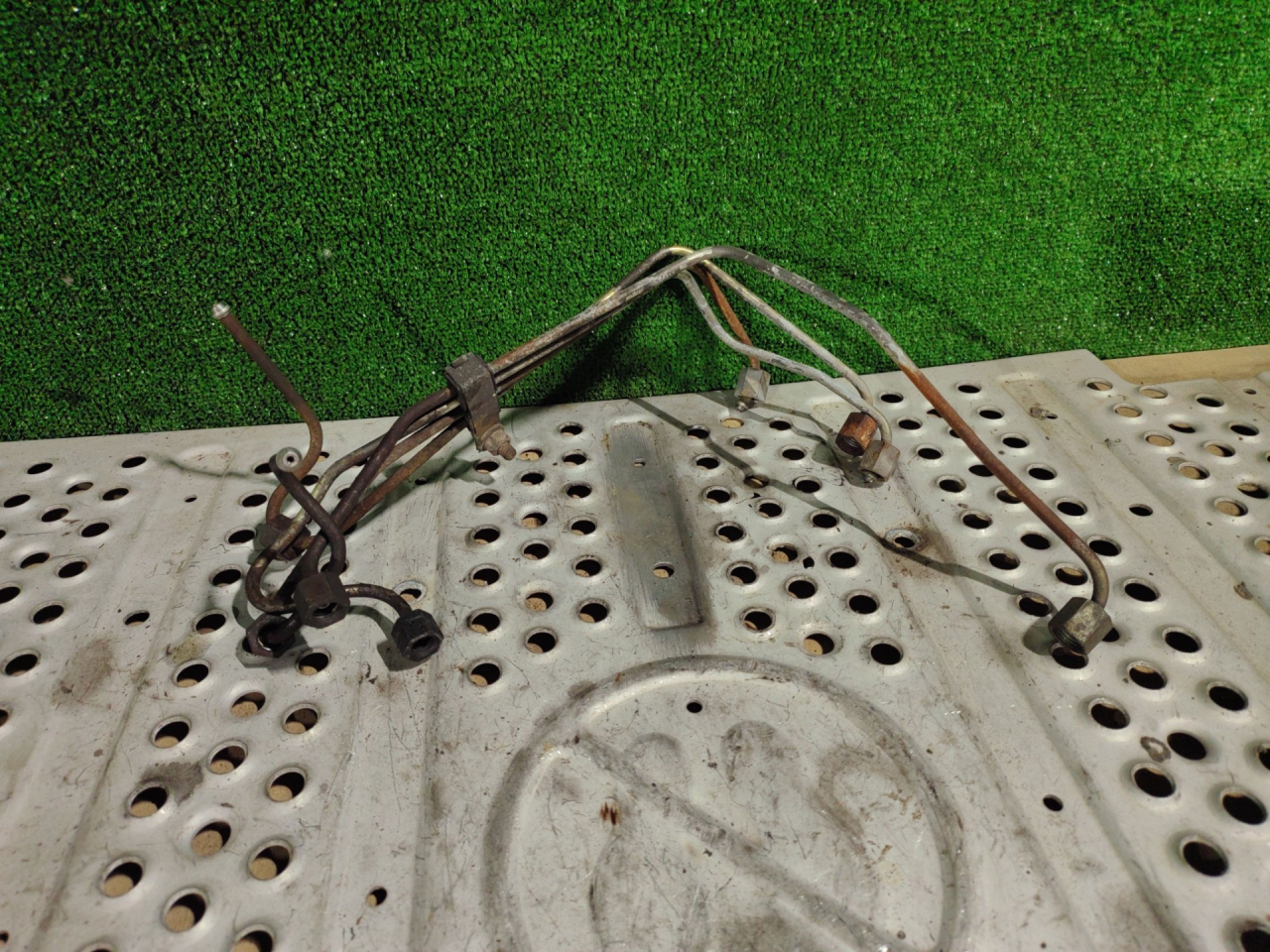 трубка топливная Volkswagen L80 1995, 2RD130301, 2TA130301, 2RD130302, 2TA130302, 2RD130303, 2TA130303, 2RD130304, 2TA130304 - фото №1