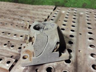 кронштейн крепления подкрылка Volvo FH 3 поколение 2012, 12.8 л., D13C460, дизель, АКПП, 21213203, 21213202