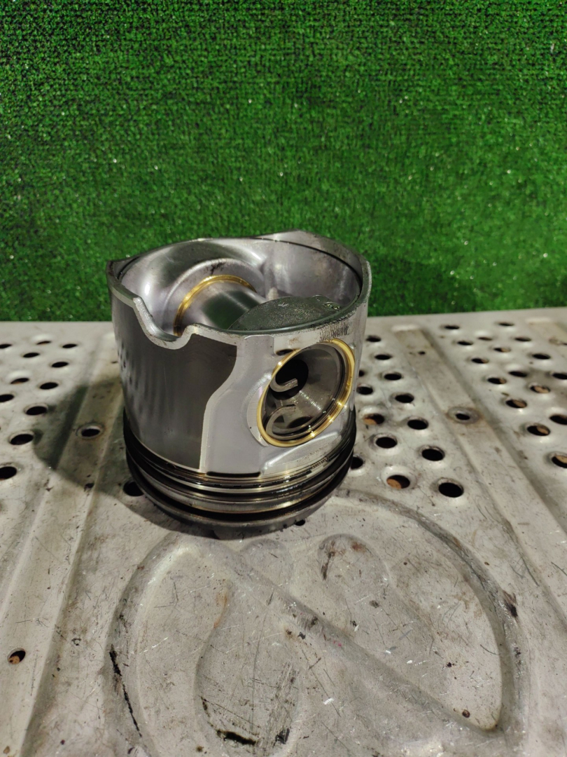 поршень MAN TGX 1 поколение 2016, 12.4 л., D 2676 LF 45, дизель, АКПП, правый руль, 51025006408 - фото №1