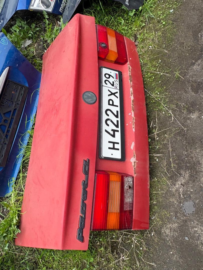 крышка багажника (дверь 3-5) Volkswagen Passat B4 (1993 - 1997), бензин, седан, 3B9827025K - фото №1