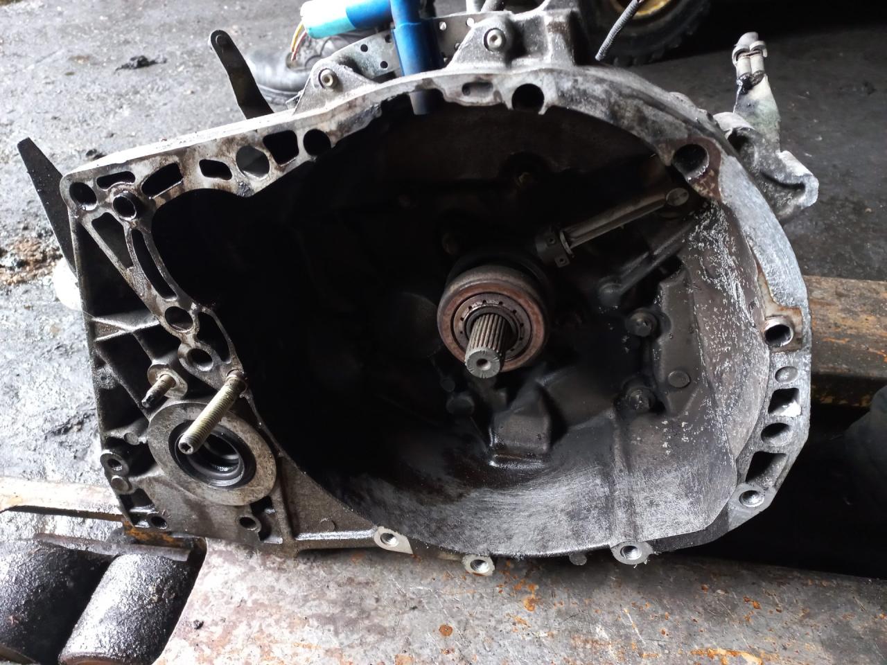 КПП механическая (МКПП) Renault Megane 2 поколение 2005, 1.4 л., K4J 730, бензин, 5МКПП, K4J - фото №1