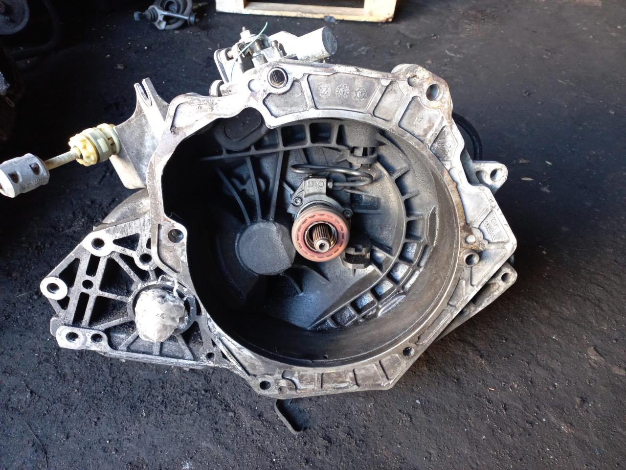 КПП механическая (МКПП) Opel Astra J 2011, 1.3 л., A 13 DTE, дизель, 5МКПП, F17, 3.94, A13DTE - фото №1