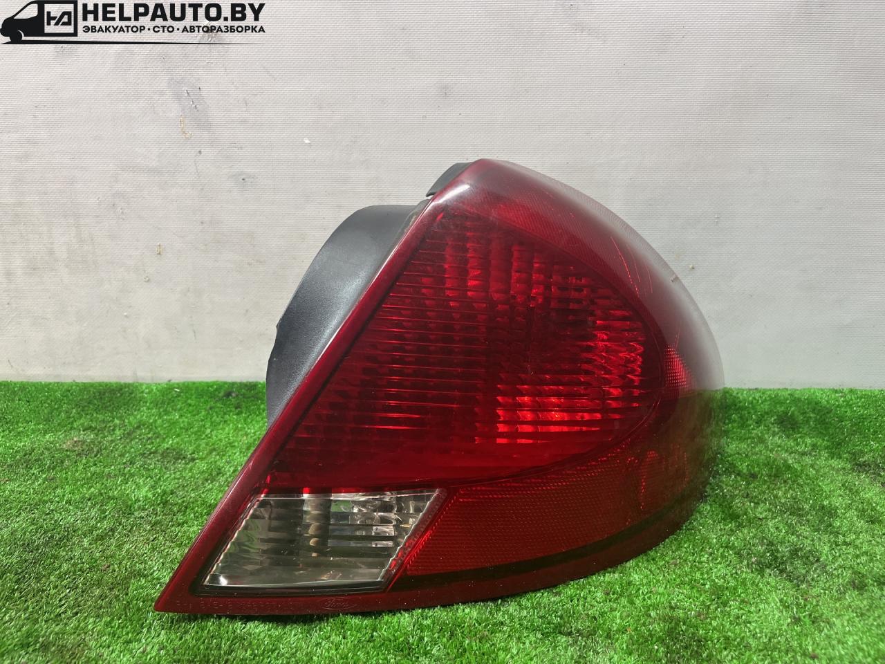 фонарь задний правый Ford Taurus 4 поколение 2001, 3.0 л., бензин, АКПП, белый, седан, передний привод - фото №1