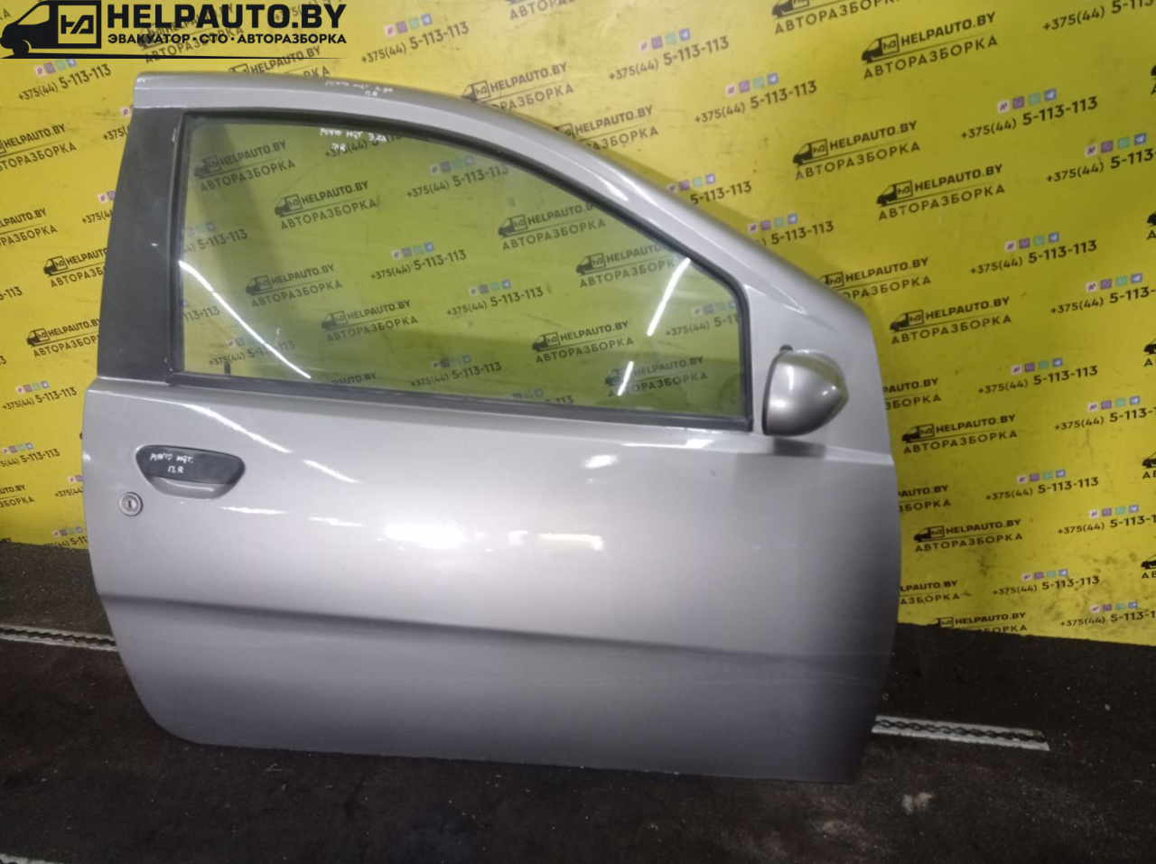 стекло двери передней правой Fiat Punto 2 поколение 2002, 1.8 л., 188 A6.000, бензин, МКПП, серый, хетчбэк 3 дв., передний привод - фото №1