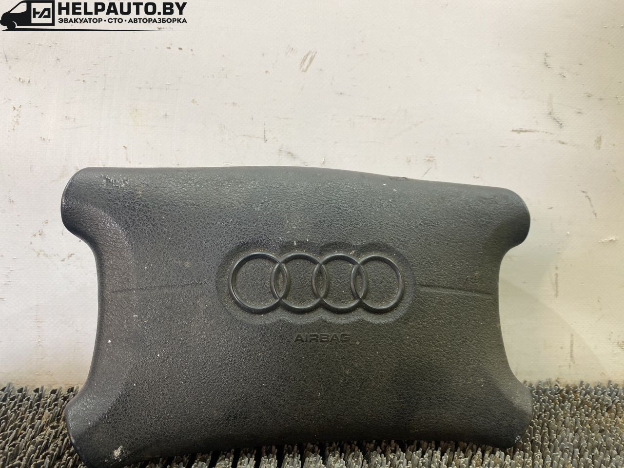 подушка безопасности водителя Audi A4 B5 1999, 1.8 л., бензин, АКПП, черный, универсал, передний привод - фото №1