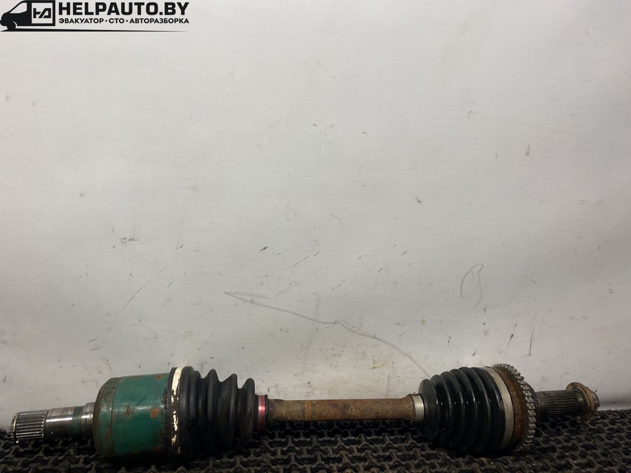 полуось передняя левая (приводной вал, ШРУС) Mazda 626 GF 1997, 2.0 л., дизель, МКПП, зелёный, хетчбэк 5 дв., передний привод - фото №1