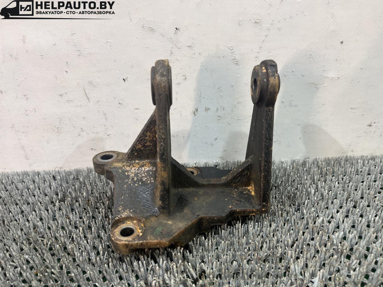 кронштейн КПП Ford Mondeo 2 поколение 1999, 1.8 л., RFN, дизель, МКПП, белый, универсал, передний привод - фото №1
