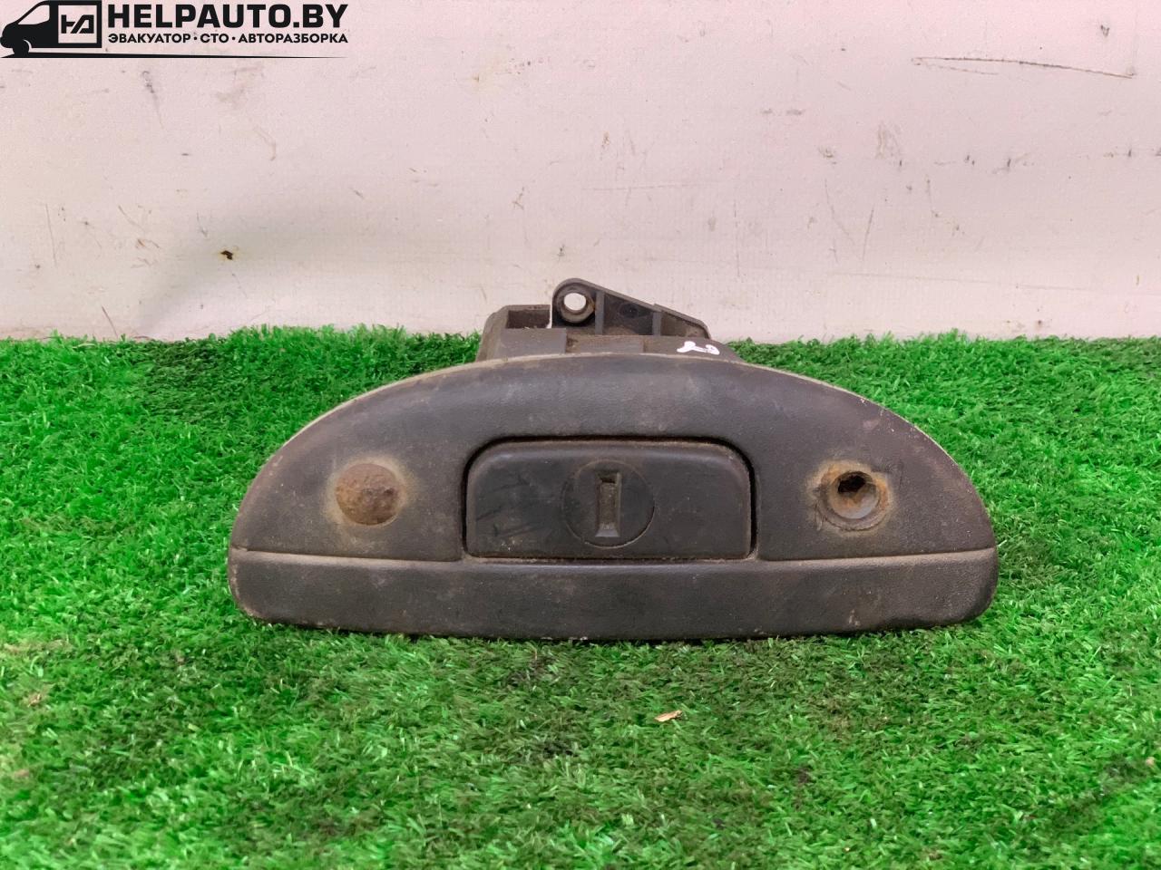 кнопка открытия багажника Renault Scenic 1 поколение 1997, 1.9 л., F8Q 786, дизель, МКПП, серый, передний привод - фото №1