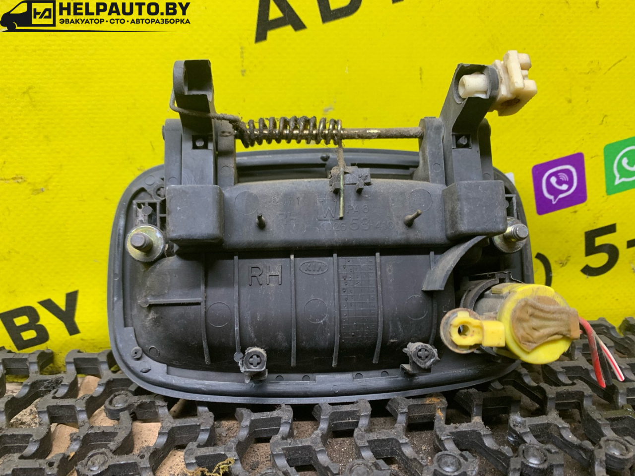 ручка наружная Kia Sportage 1 поколение 2000, 2.0 л., FE (16V), бензин, МКПП, зеленый, полный подключаемый привод, правый руль - фото №1