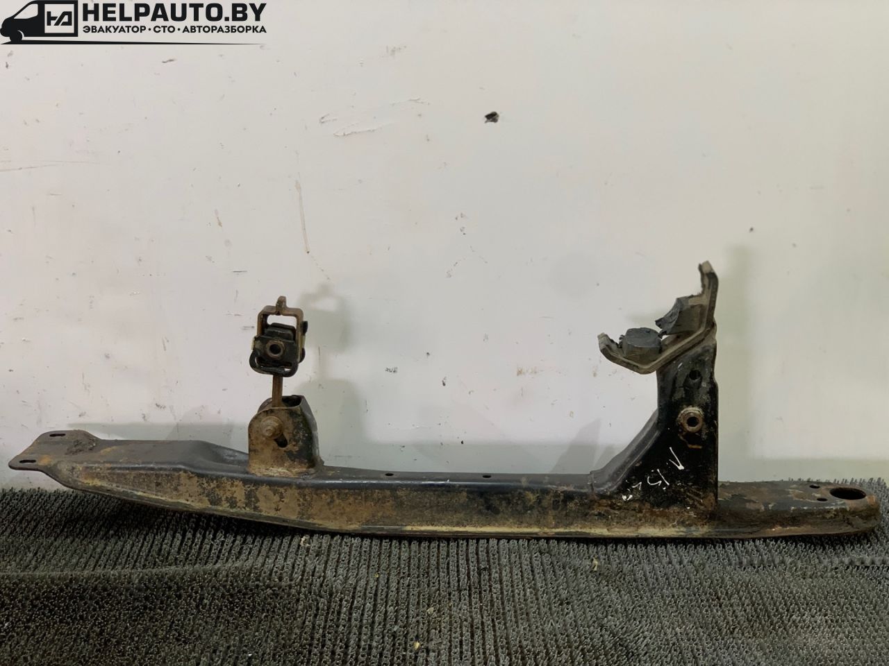 балка подвески передняя (подрамник) Nissan Bluebird T12/T72 1987, 2.0 л., бензин, МКПП, бордовый, хетчбэк 5 дв., передний привод - фото №1