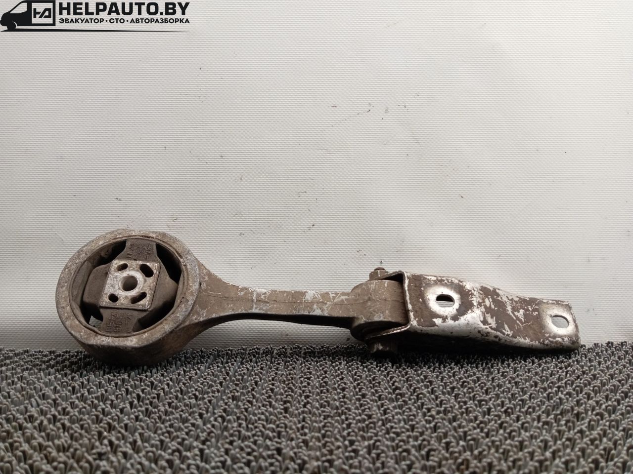 подушка крепления двигателя Volkswagen Polo 4 поколение 2003, 1.2 л., AZQ, бензин - фото №1