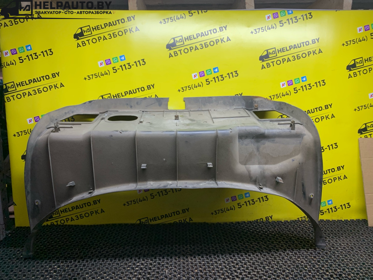 обшивка крышки багажника Mitsubishi Carisma 1 поколение (1995 - 1999), 1.8 л., 4G93 (GDI), бензин, МКПП, серебро, хетчбэк 5 дв., передний привод - фото №1