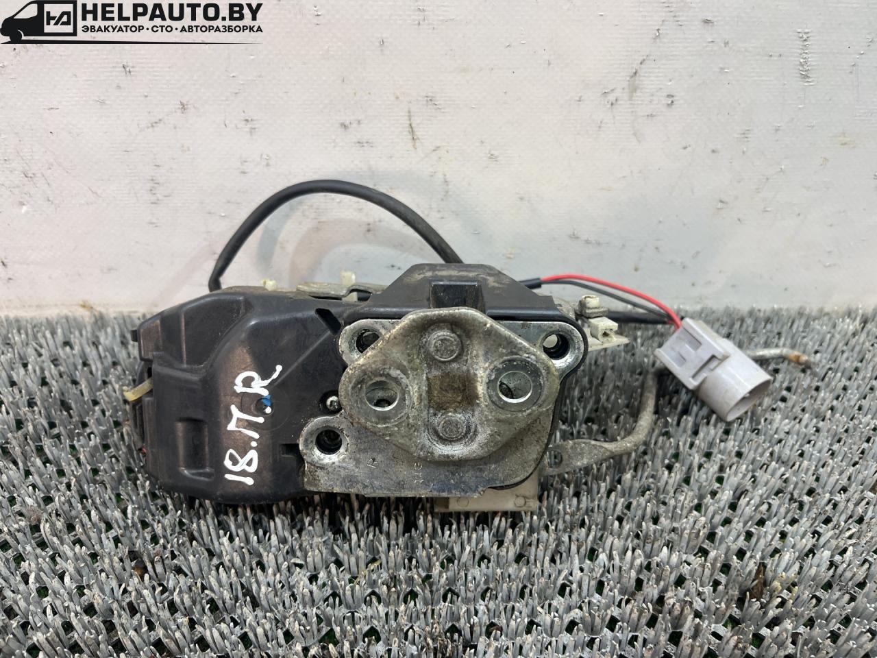 замок двери передней правой Toyota Carina E 1 поколение T190 1995, 1.6 л., 4A-FE, бензин, МКПП, зелёный, хетчбэк 5 дв., передний привод - фото №1