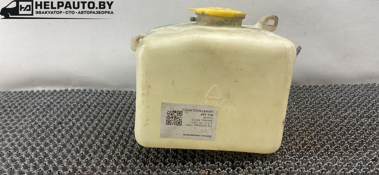 бачок омывателя Kia Sportage 1 поколение 1999, 2.0 л., FE (16V), бензин, МКПП, синий, внедорожник 5 дв., полный подключаемый привод - фото №1