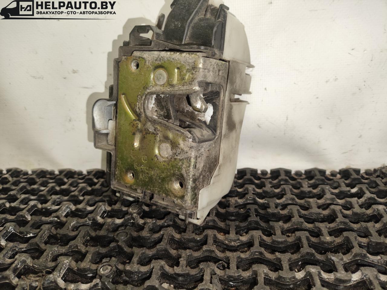 замок двери передней левой Volkswagen Golf 3 поколение 1995, 1.9 л., AEY, дизель, МКПП, белый, универсал, передний привод - фото №1