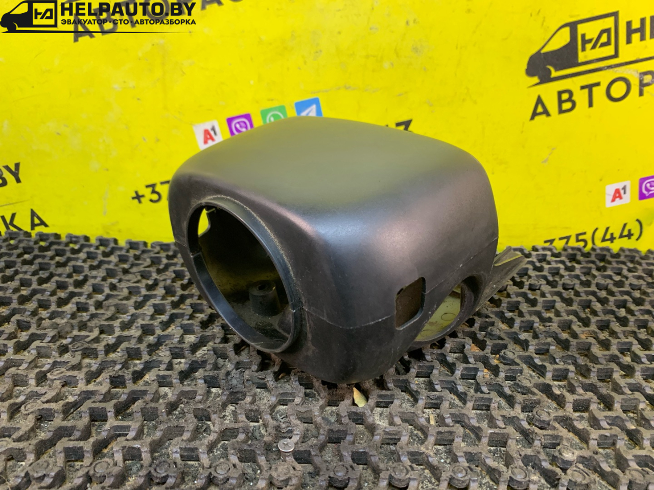 кожух рулевой колонки Mazda 626 GE 1994, 1.8 л., FP, бензин, МКПП, бордовый, седан, передний привод - фото №1