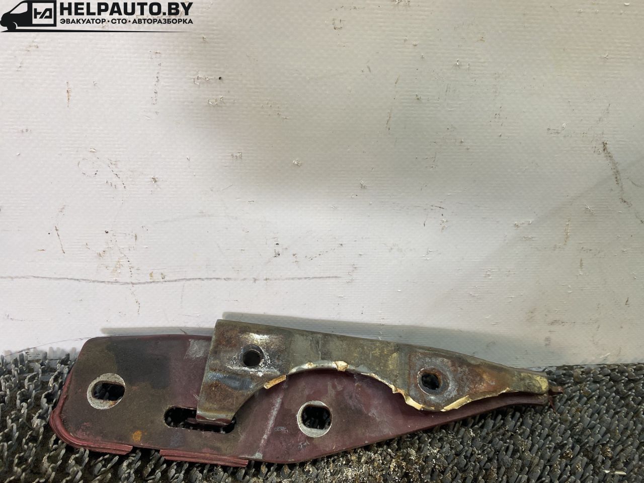 петля капота Nissan Bluebird T12/T72 1987, 2.0 л., бензин, МКПП, бордовый, хетчбэк 5 дв., передний привод - фото №1