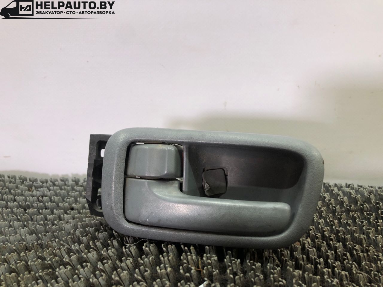 ручка внутренняя передняя левая Toyota RAV4 2 поколение (XA20) 2002, 2.0 л., дизель, МКПП, серебристый, седан - фото №1