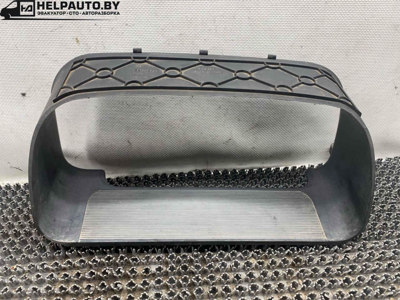 рамка панели приборов Volkswagen Vento 1 поколение 1991, 1.8 л., бензин, МКПП, серый, седан, передний привод, 1H5857061 - фото №1