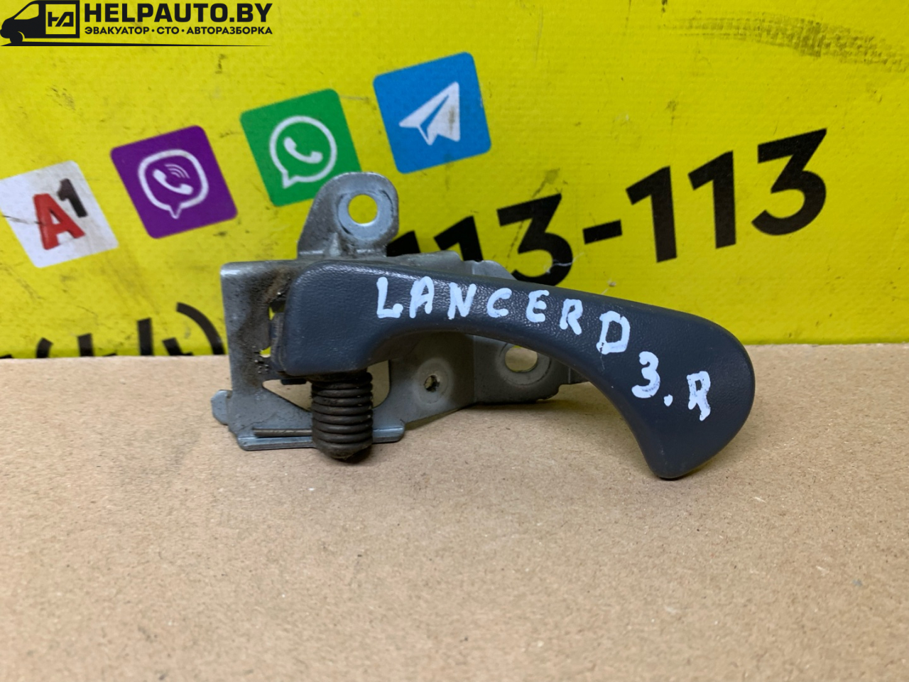 ручка внутренняя задняя правая Mitsubishi Lancer 6 поколение 1996, 2.0 л., дизель, МКПП, универсал - фото №1