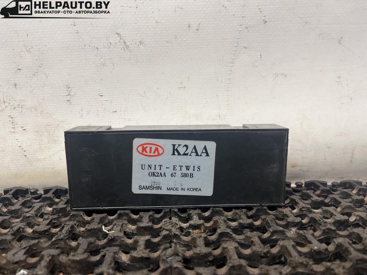 блок комфорта Kia Shuma 1 поколение 1999, 1.5 л., бензин, МКПП, красный, хетчбэк 5 дв., передний привод, 580B, OK2AA - фото №1