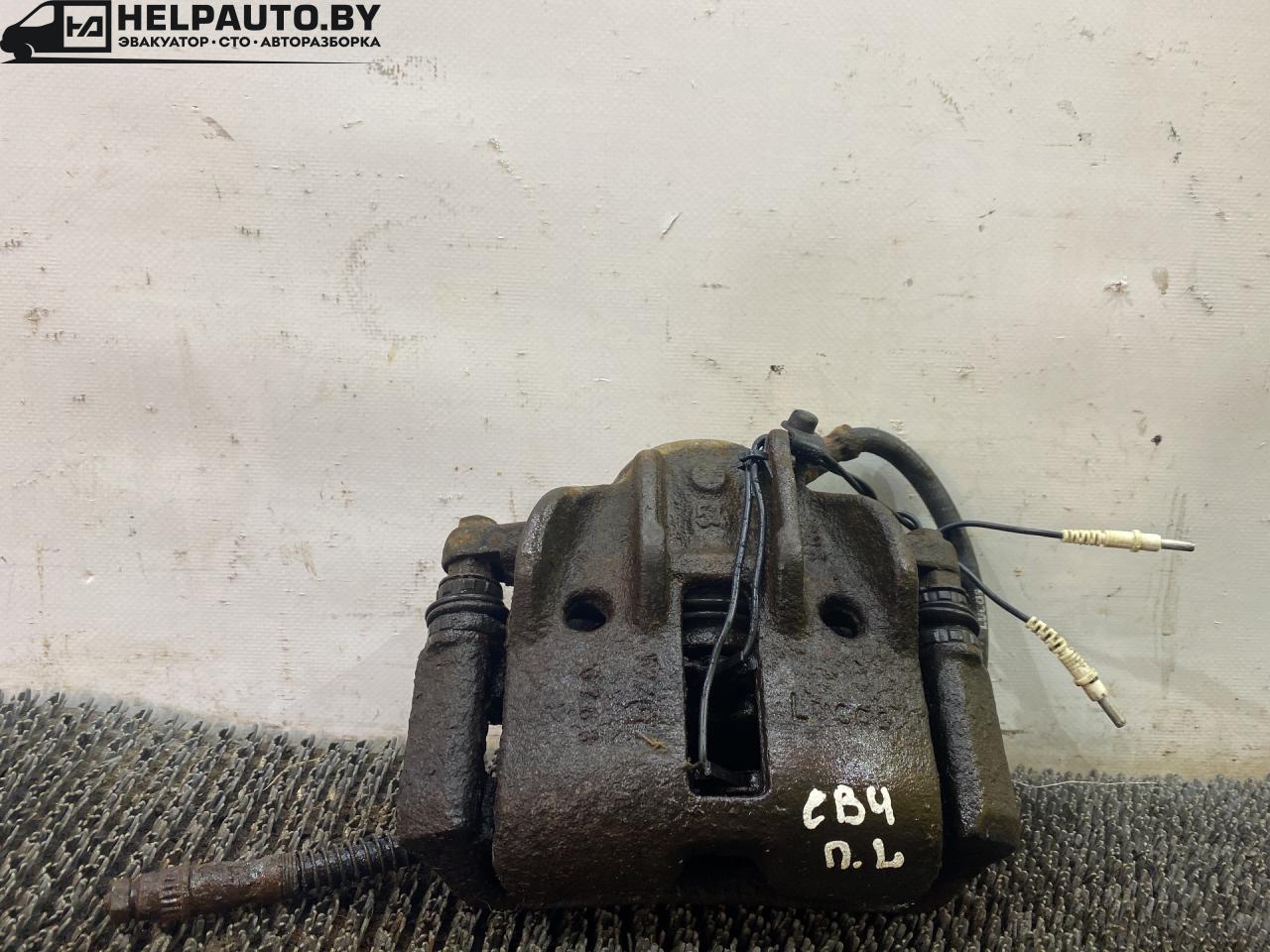 суппорт передний левый Citroen Berlingo 1 поколение (M49) 1998, 1.9 л., DHX (XUD9TF/BTF), дизель, МКПП, белый, фургон, передний привод - фото №1