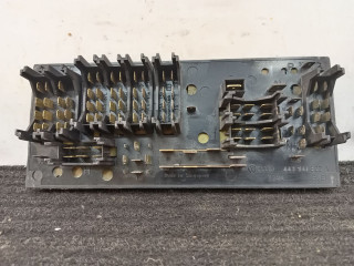 блок предохранителей Audi 80 B3 89/B3 1991, 1.8 л., бензин, МКПП, серебристый, седан, передний привод, 443941822