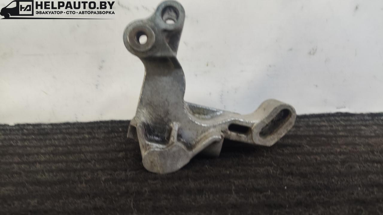 кронштейн двигателя Volkswagen Golf 3 поколение 1995, 1.9 л., AEY, дизель, МКПП, белый, универсал, передний привод, 028145531C - фото №1