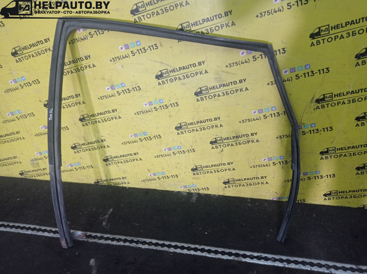 уплотнитель двери Nissan Almera Tino V10 2001, 2.2 л., YD22DDT, дизель, МКПП, берюзовый, минивэн, передний привод - фото №1