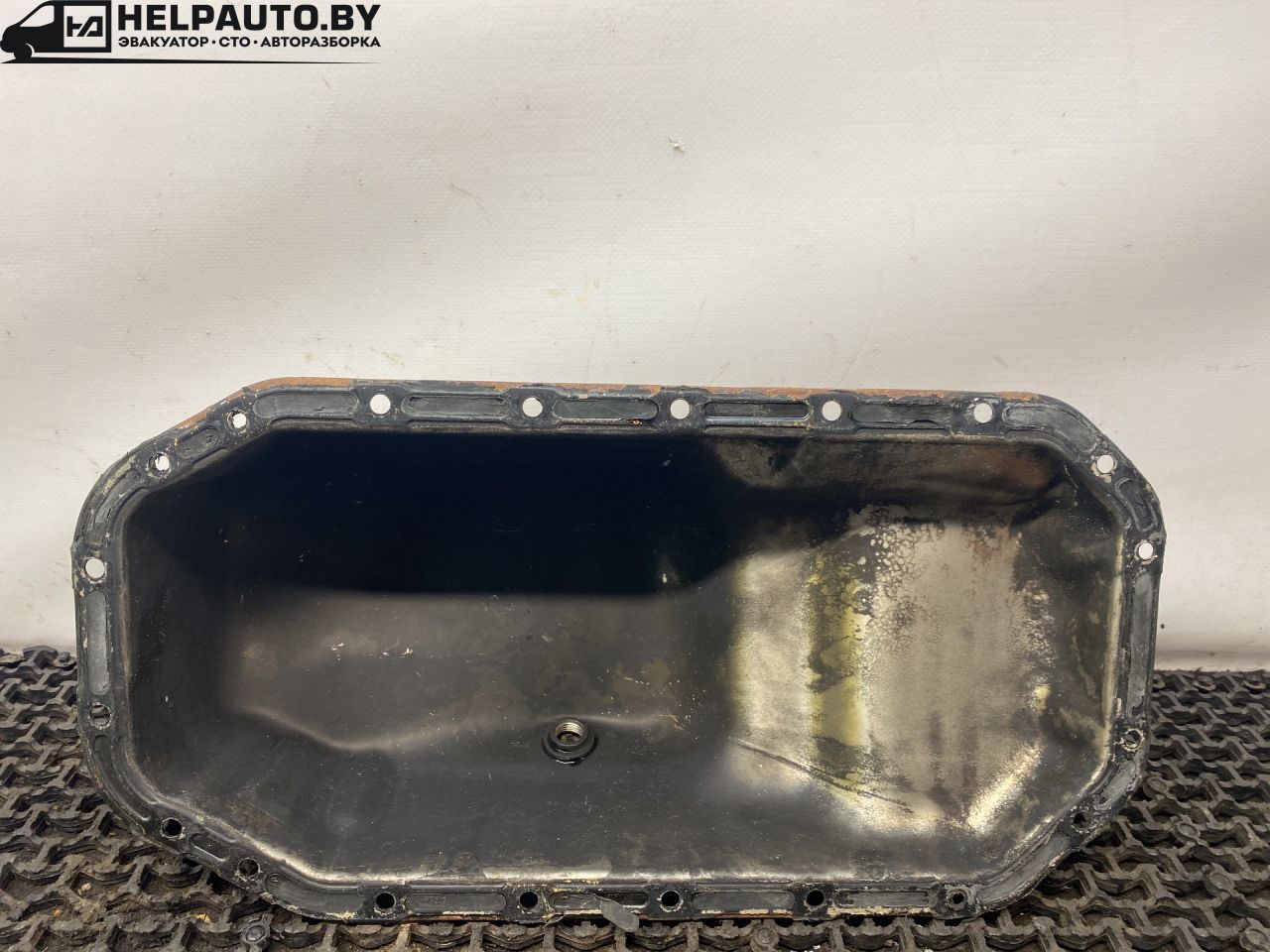 масляный поддон Volkswagen Polo 2 поколение 1990, 1.3 л., бензин, МКПП, синий, хетчбэк 3 дв., передний привод - фото №1