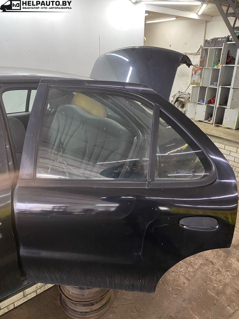 замок двери задней левой Pontiac Sunfire 1 поколение 1999, 2.2 л., бензин, АКПП, черный, передний привод - фото №1