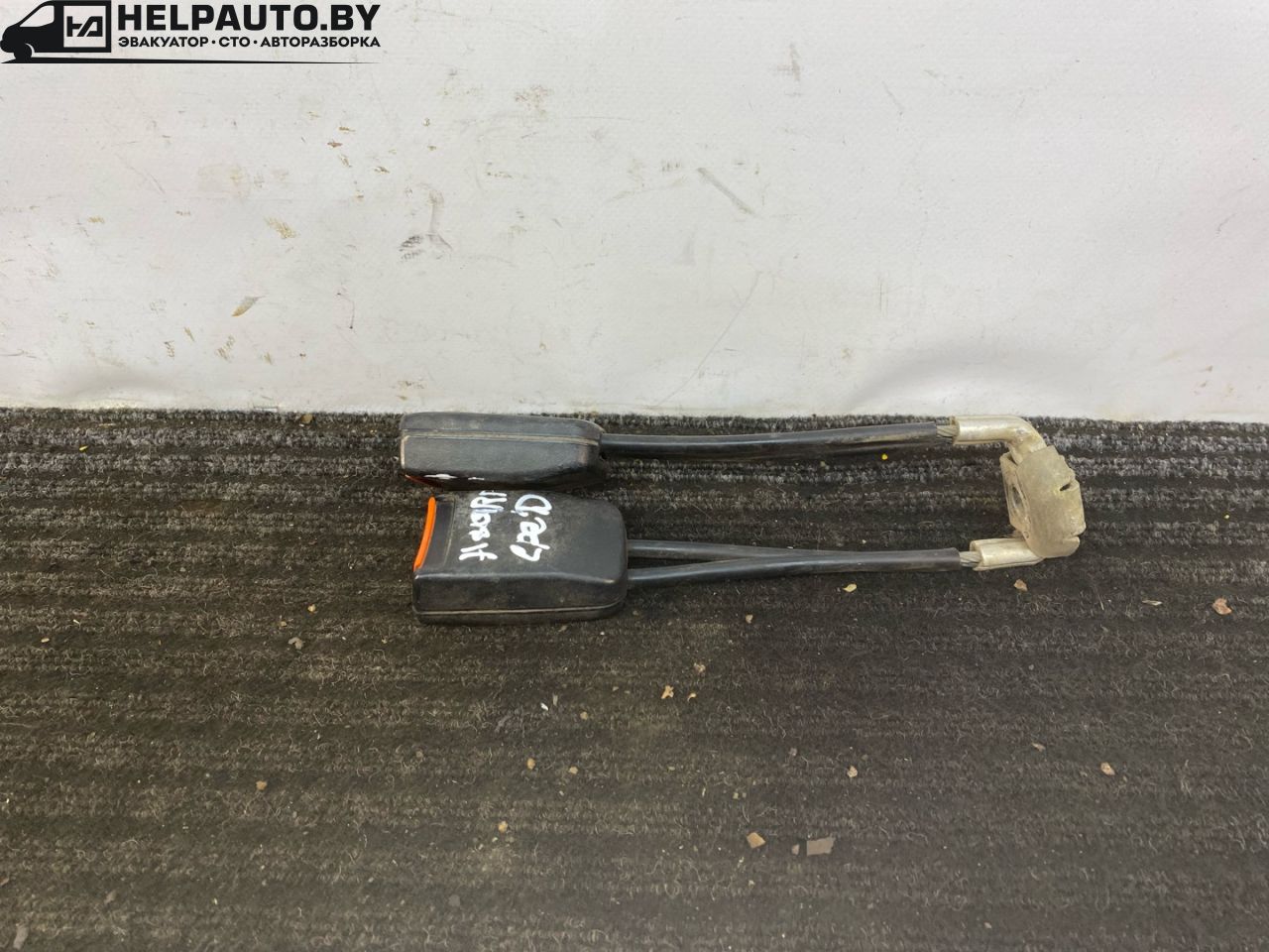 замок ремня безопасности Audi 80 B3 89/B3 1991, 1.8 л., бензин, МКПП, серый, седан, передний привод, 443857739 - фото №1