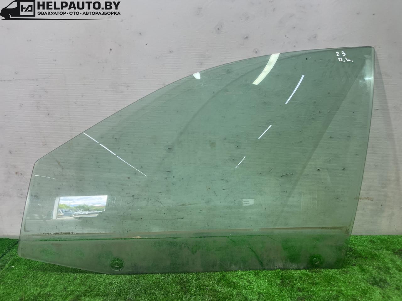 стекло двери передней левой Ford Taurus 4 поколение 2001, 3.0 л., бензин, АКПП, белый, седан, передний привод - фото №1
