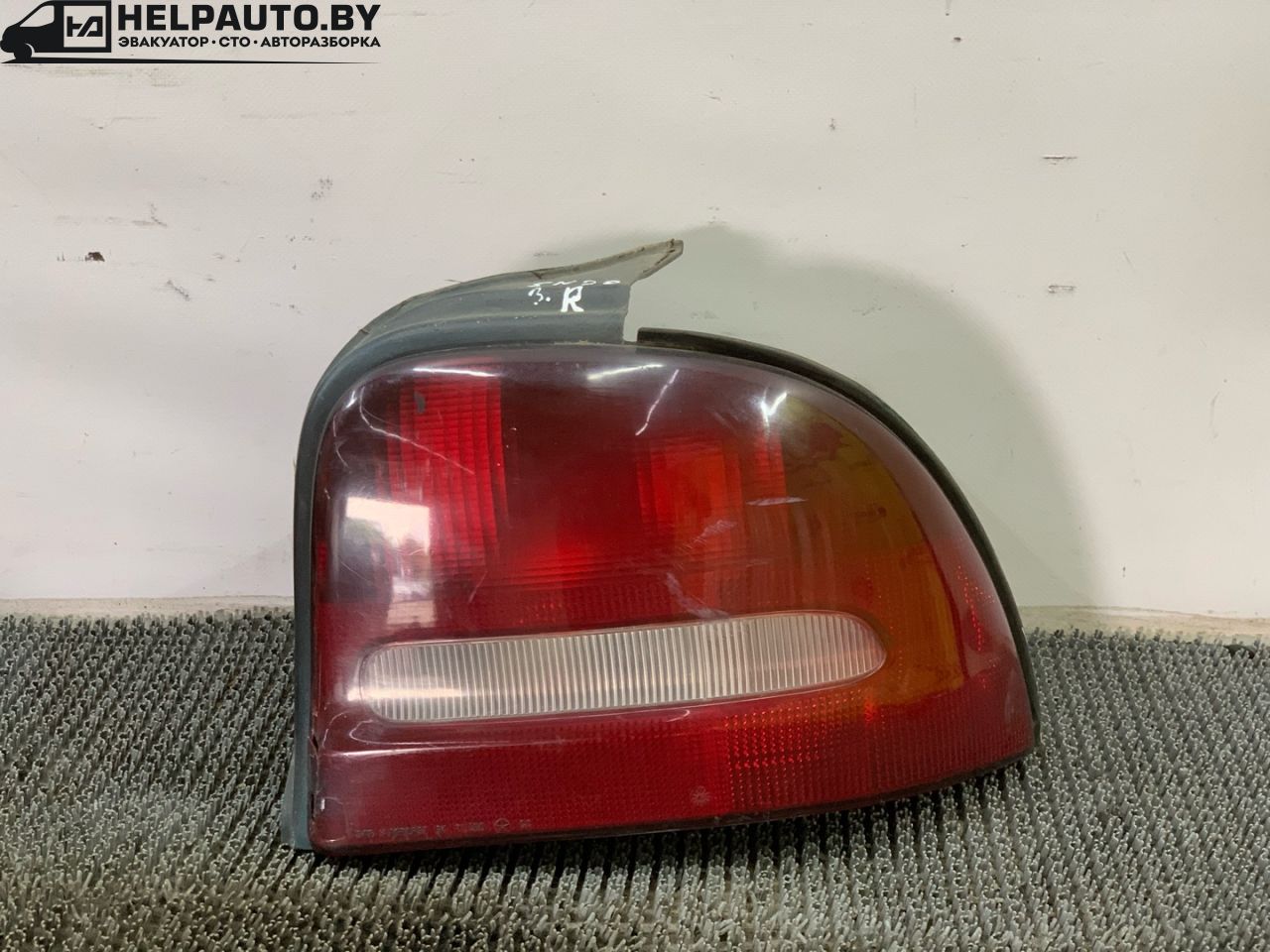 фонарь задний правый Dodge Neon 1 поколение 1998, 2.0 л., бензин, АКПП, зеленый, седан, передний привод - фото №1