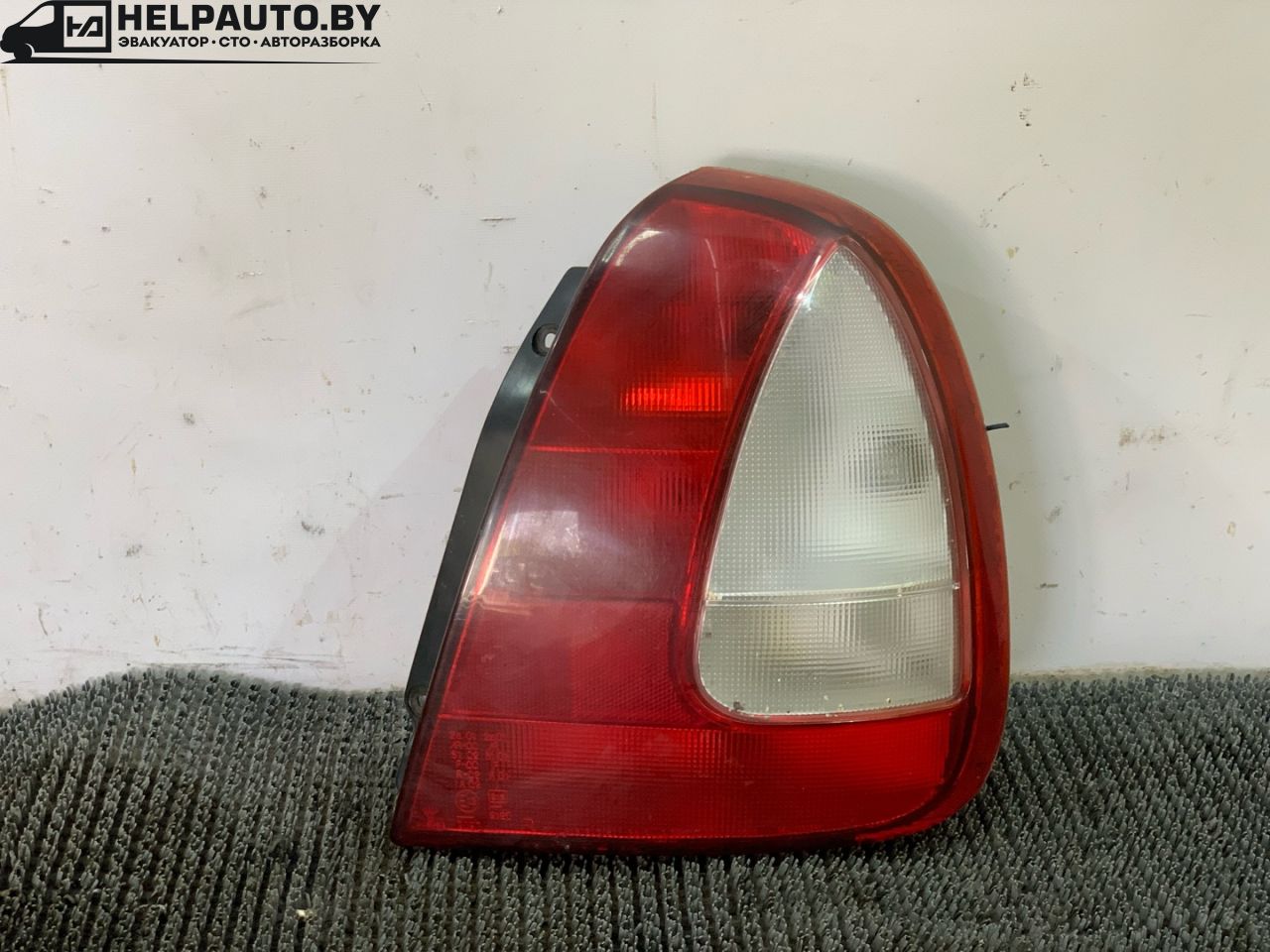 фонарь задний правый Daewoo Nubira J100 1998, 1.6 л., i, A16DMS, бензин, МКПП, зелёный металлик, хетчбэк 5 дв., передний привод - фото №1