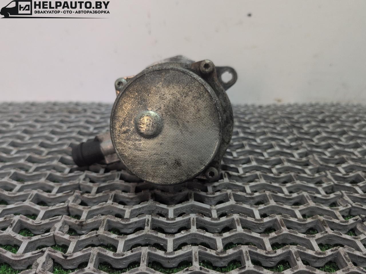 насос вакуумный Renault Clio 2 поколение 2001, 1.9 л., дизель, МКПП, белый, внедорожник 3 дв. - фото №1